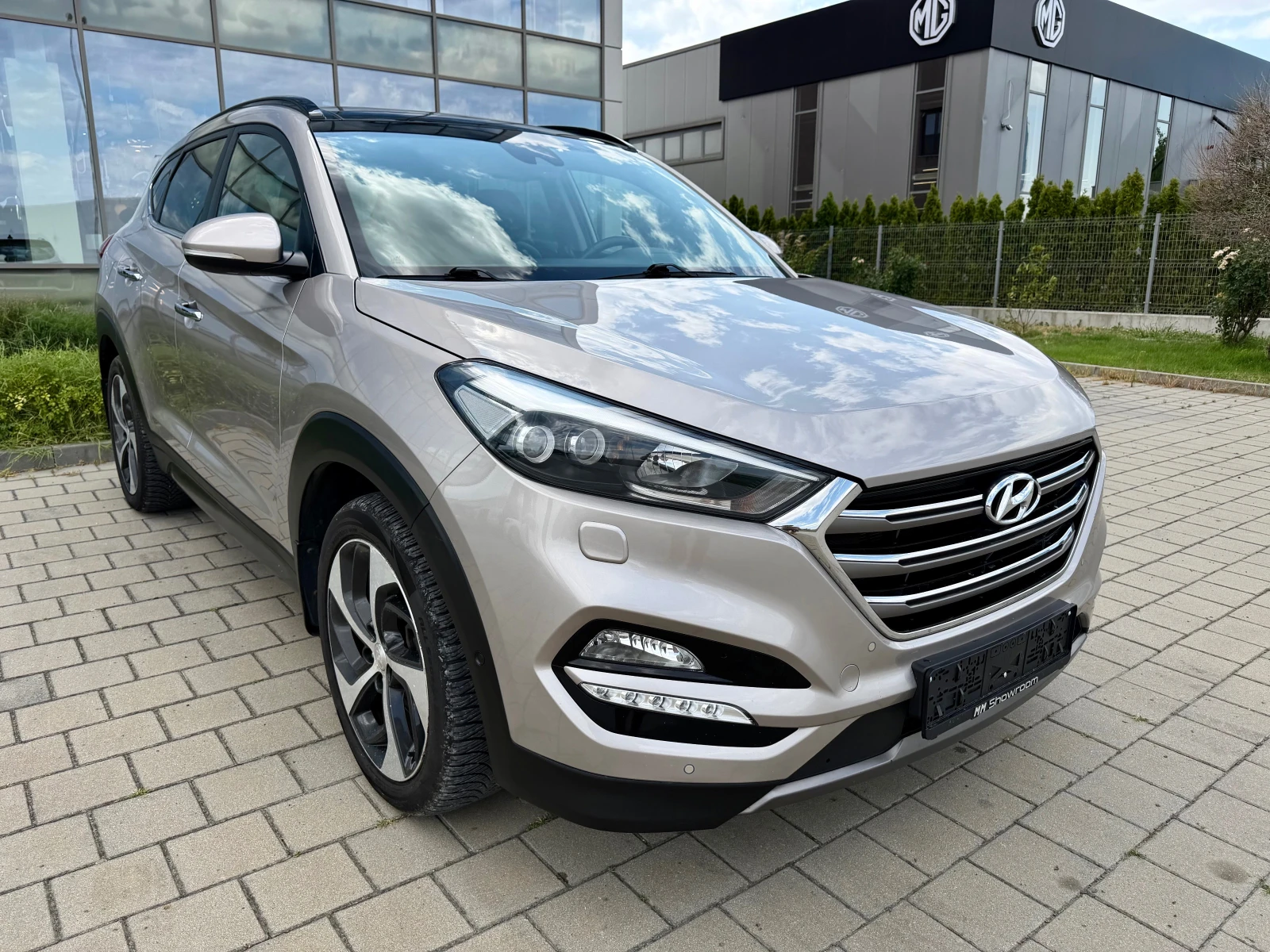 Hyundai Tucson PREMIUM-4X4-ОБДУХВАНЕ-ПАНОРАМА-КАМЕРА-ПАМЕТ-, снимка 3 - Автомобили и джипове - 47413593