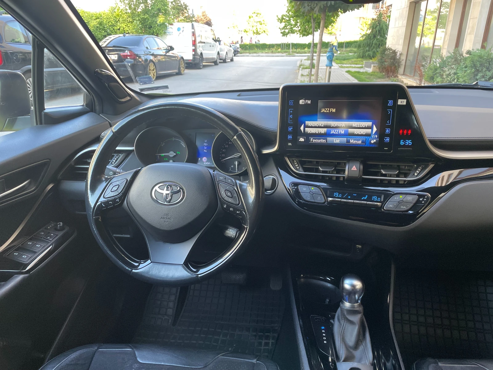 Toyota C-HR 1.8 Hybrid e-CVT Lime Edition Classy- в ГАРАНЦИЯ - изображение 9