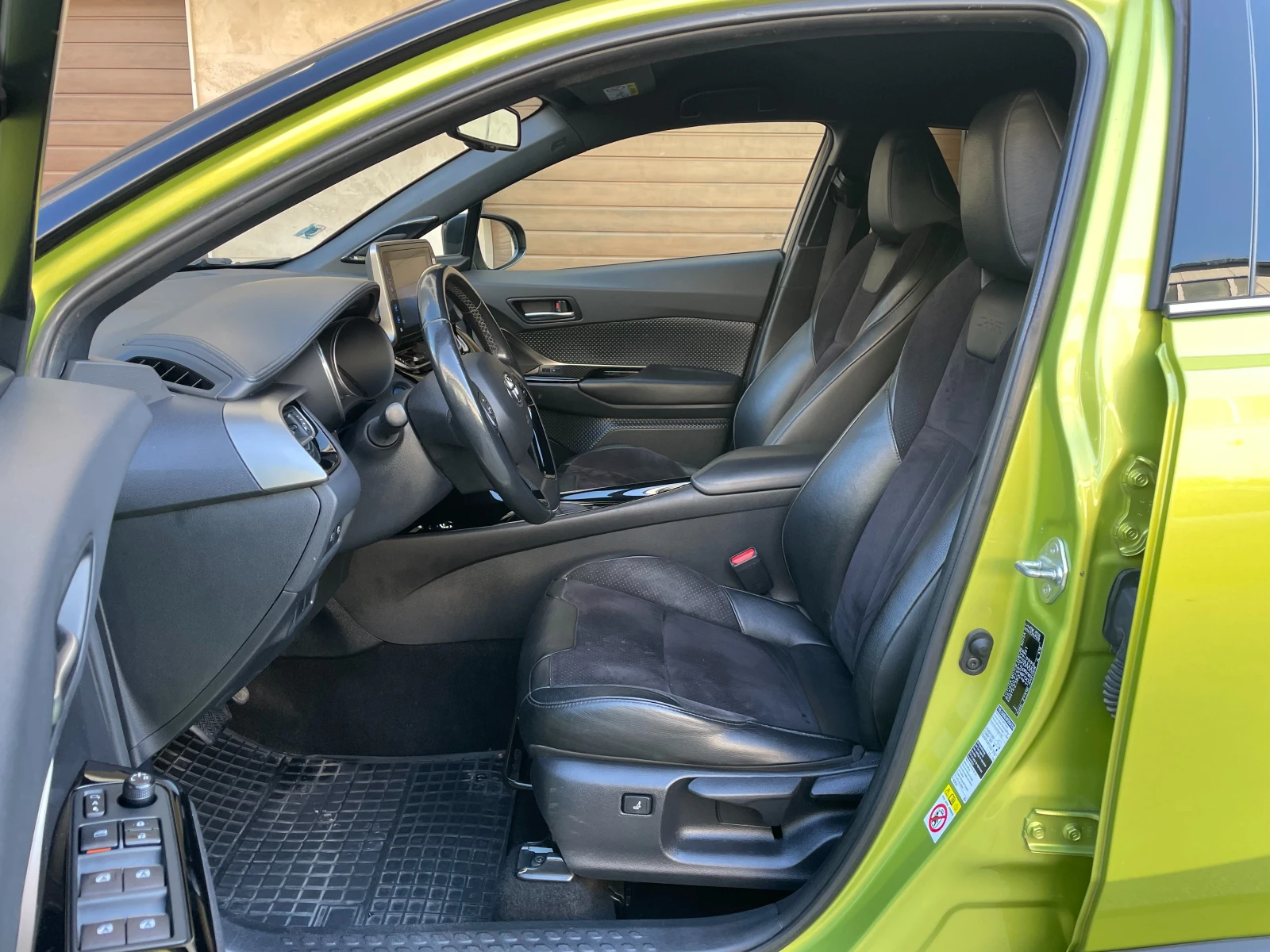 Toyota C-HR 1.8 Hybrid e-CVT Lime Edition Classy- в ГАРАНЦИЯ - изображение 7