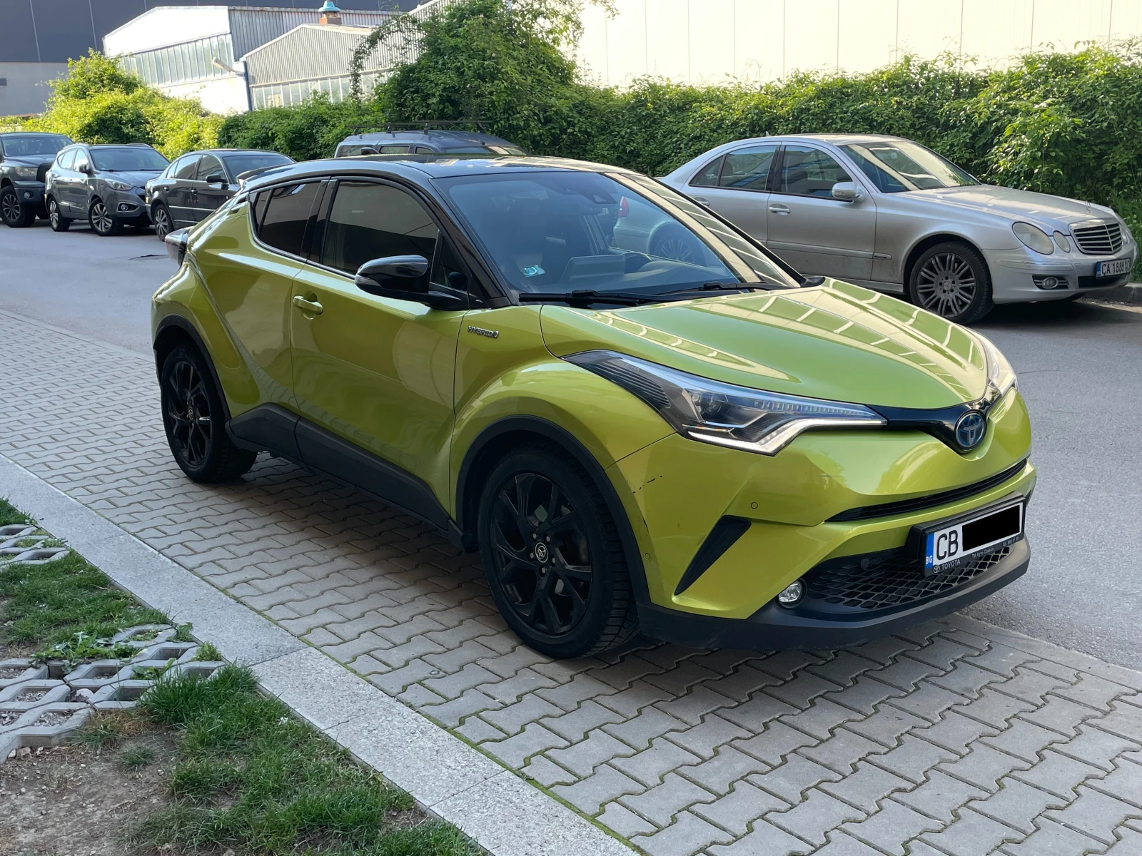 Toyota C-HR 1.8 Hybrid e-CVT Lime Edition Classy- в ГАРАНЦИЯ - изображение 2