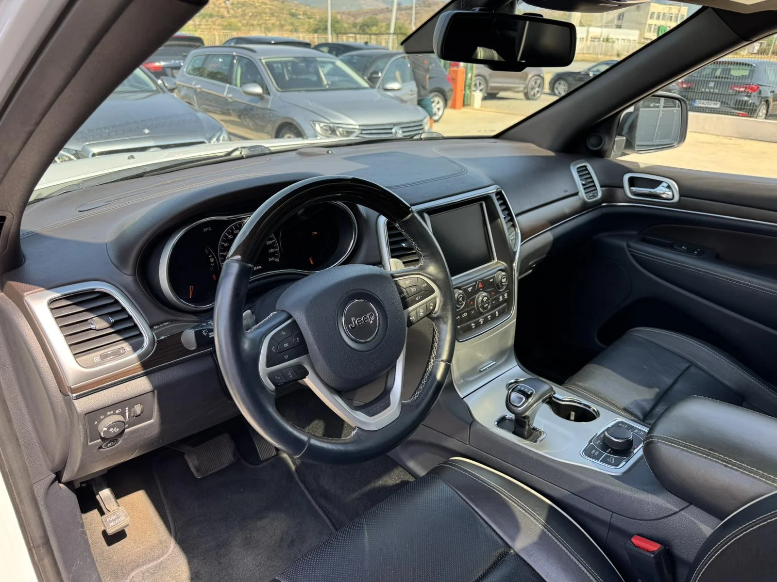 Jeep Grand cherokee 3.0* 250ps* 4x4* Overland* Distr* Pano* Navi - изображение 9