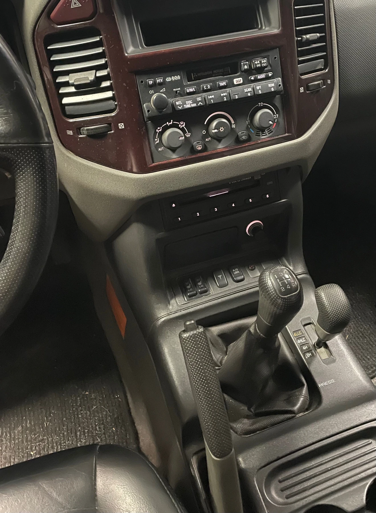 Mitsubishi Pajero 3.2 Къса база Кожа Блокаж Отличен  - изображение 10