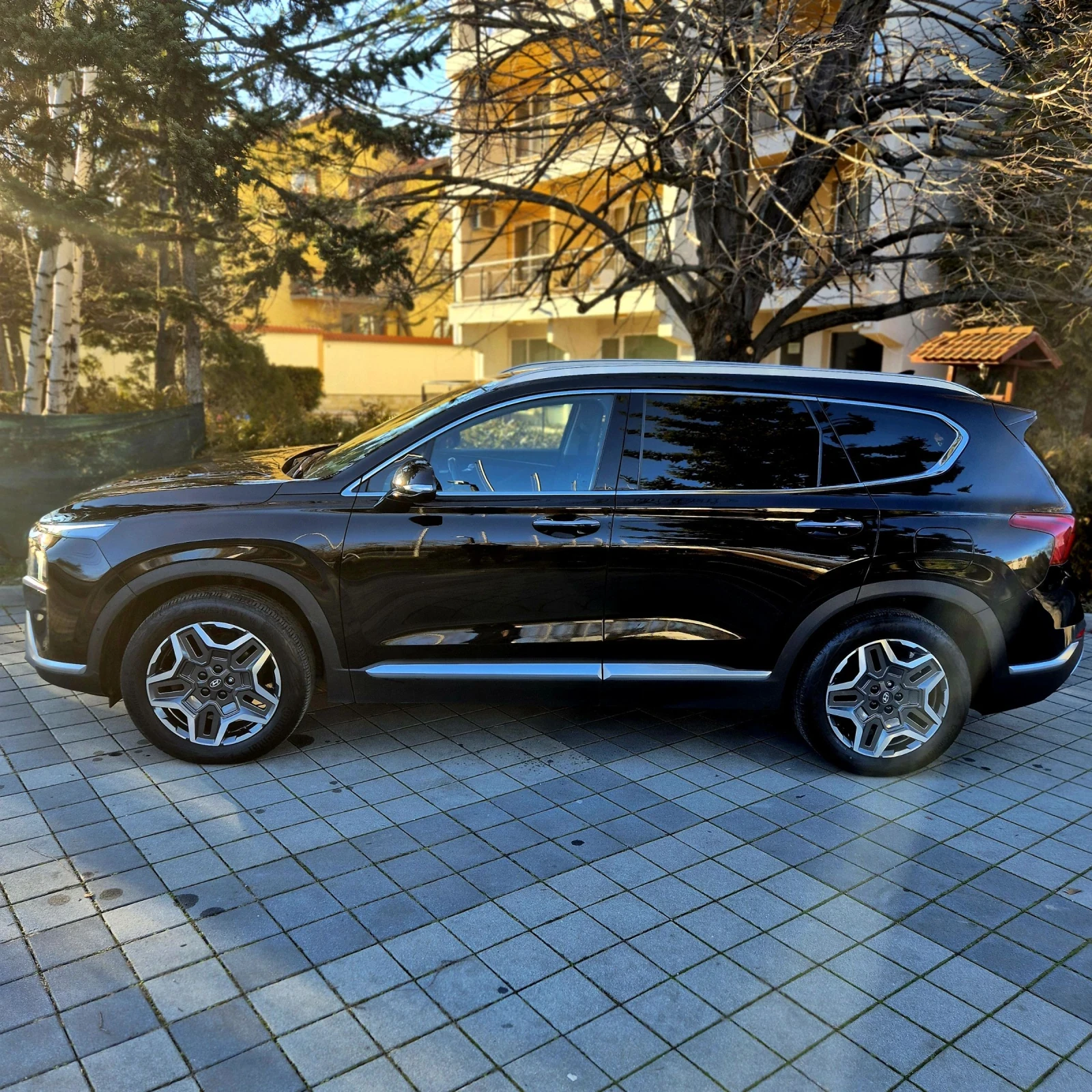 Hyundai Santa fe БУТИКОВО СЪСТОЯНИЕ:ПЪЛНА СЕРВИЗНА ИСТОРИЯ:58300км, снимка 4 - Автомобили и джипове - 53475651
