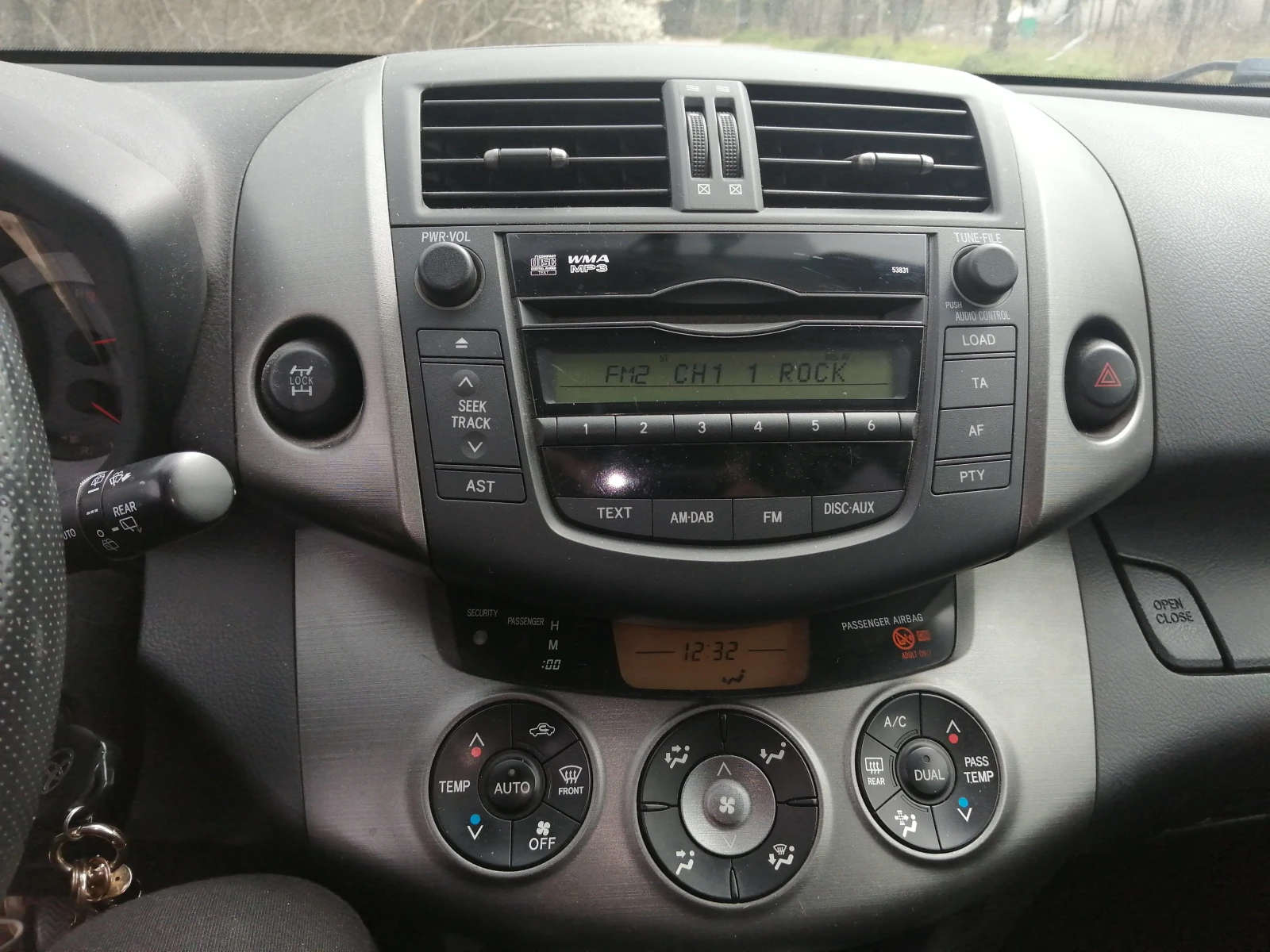 Toyota Rav4 2, 2 D-4D, снимка 12 - Автомобили и джипове - 53991234