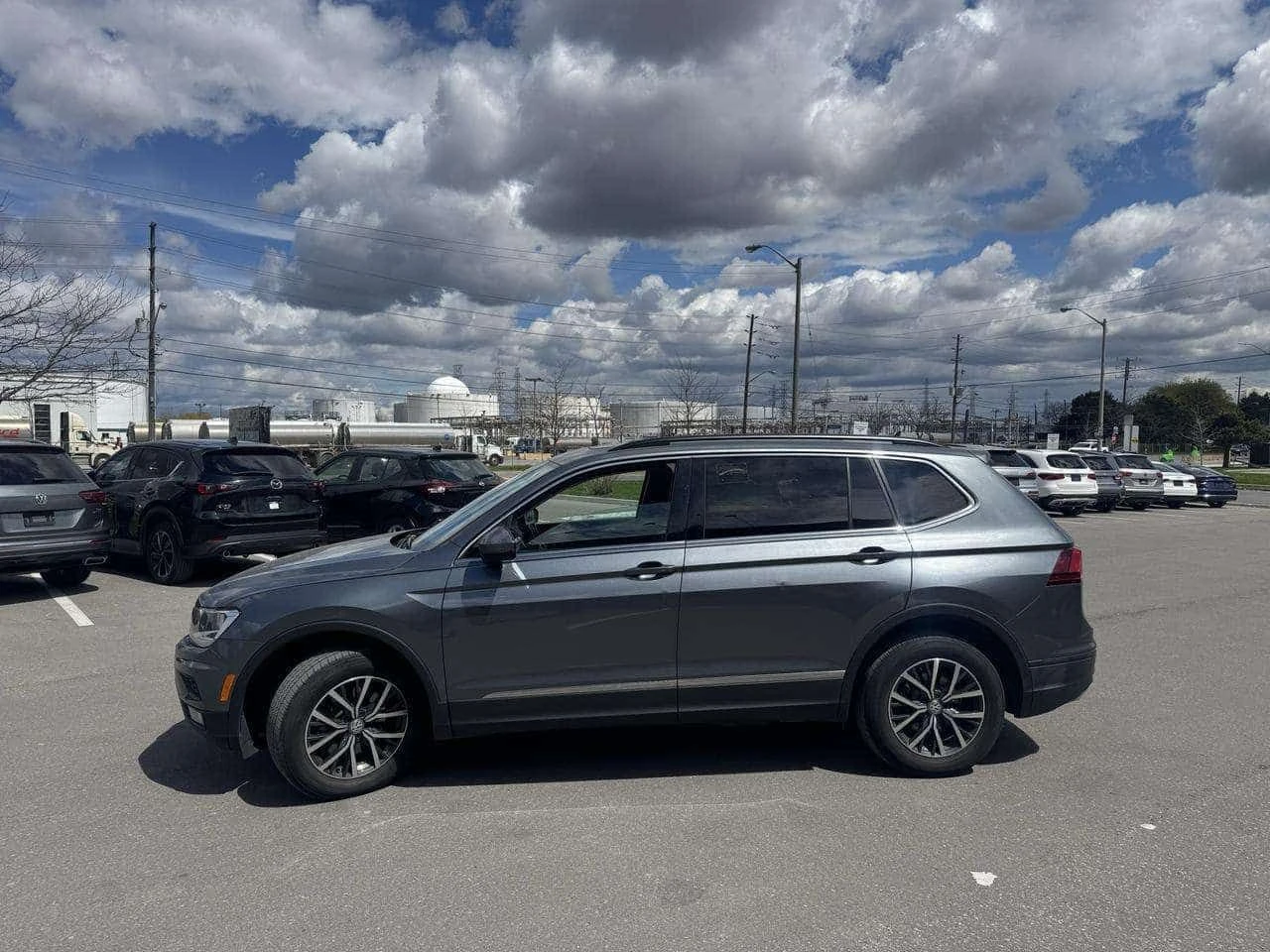 VW Tiguan  SE COMFORTLINE AWD LEATHER PAN/ROOF B/SPOT CAMERA, снимка 3 - Автомобили и джипове - 54456935
