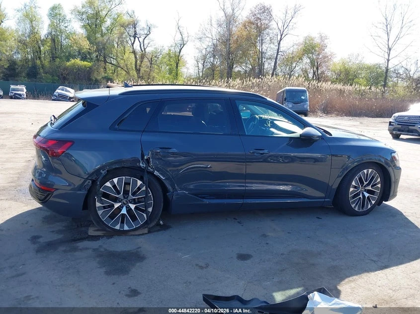 Audi Q8 E-Tron Prestige Quattro, снимка 13 - Автомобили и джипове - 55000878