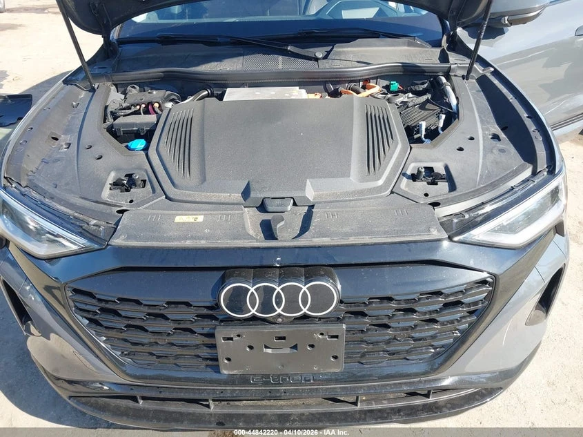 Audi Q8 E-Tron Prestige Quattro, снимка 10 - Автомобили и джипове - 55000878