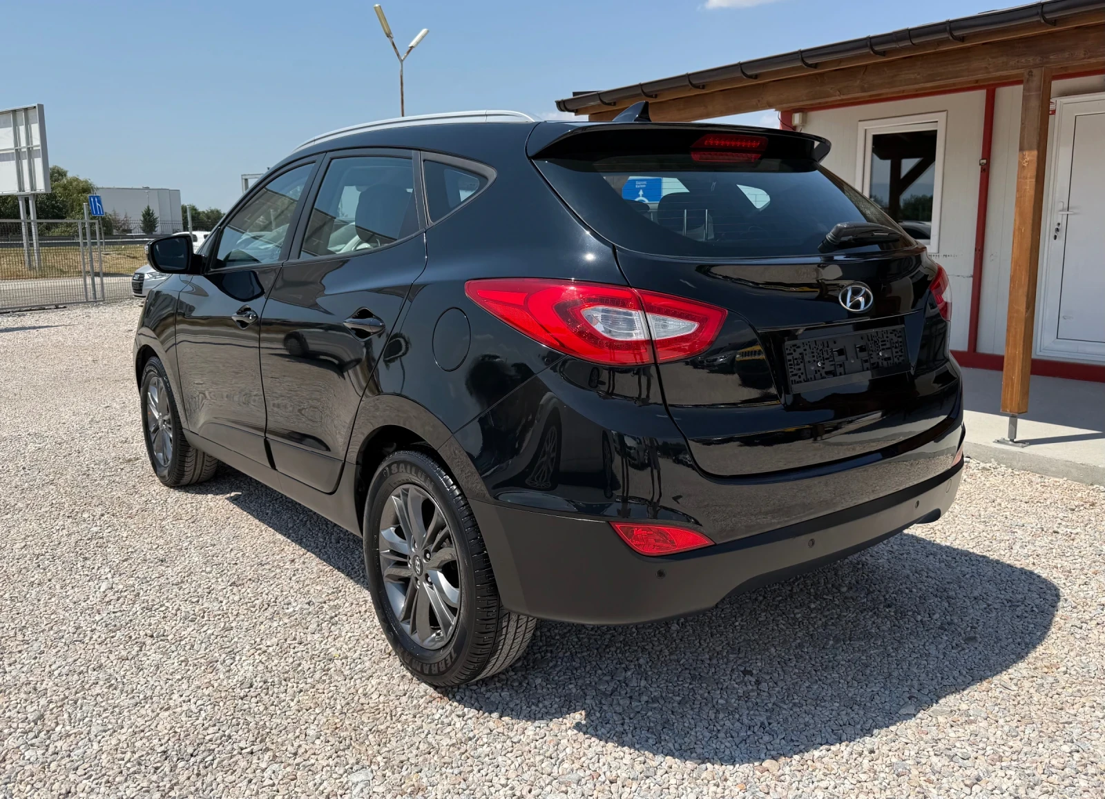 Hyundai IX35 FACELIFT* КОЖА* НАВИ* ПОДГРЕВ* СЕРВИЗНА ИСТОРИЯ, снимка 3 - Автомобили и джипове - 55552069