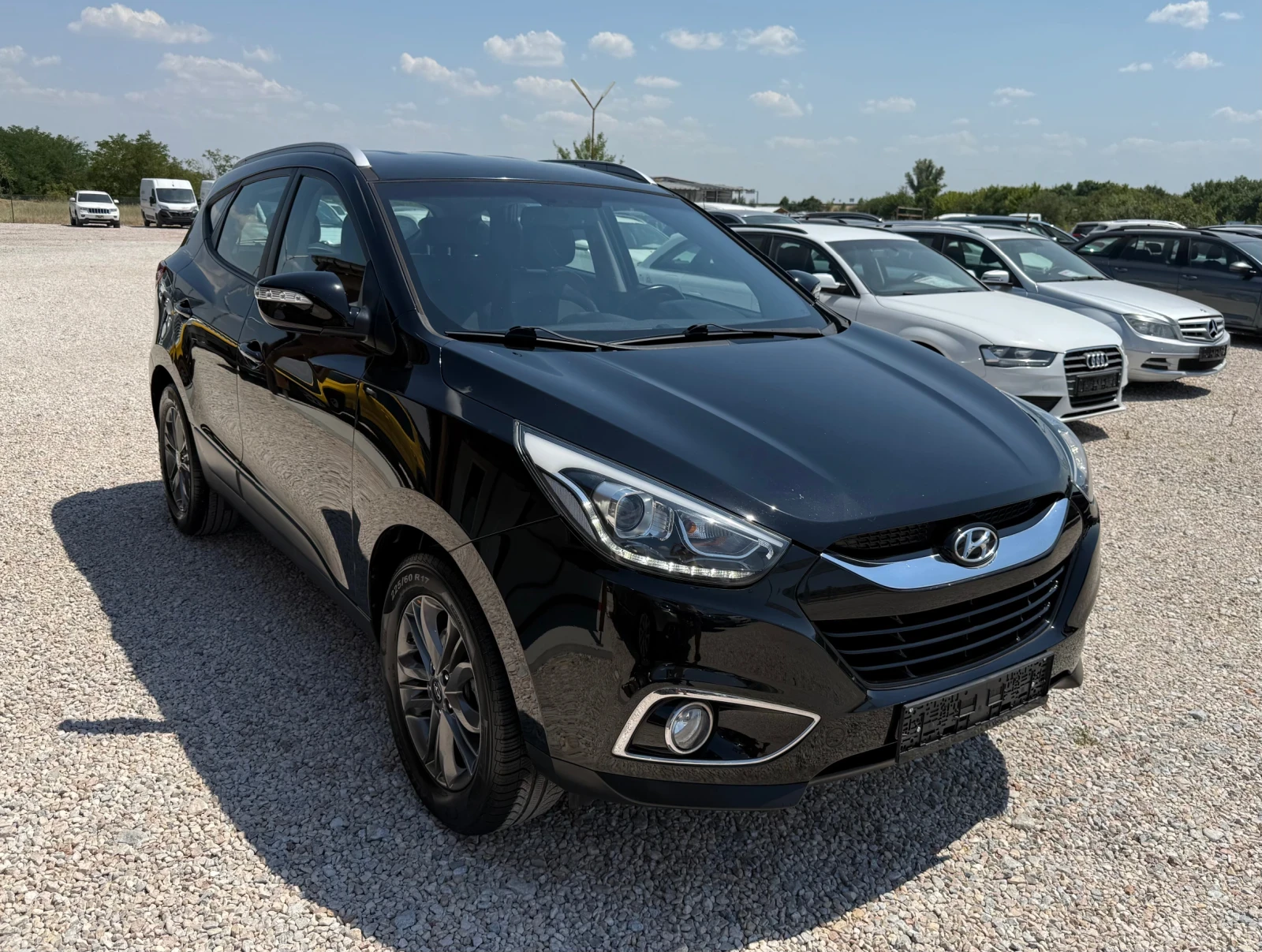Hyundai IX35 FACELIFT* КОЖА* НАВИ* ПОДГРЕВ* СЕРВИЗНА ИСТОРИЯ, снимка 2 - Автомобили и джипове - 55552069
