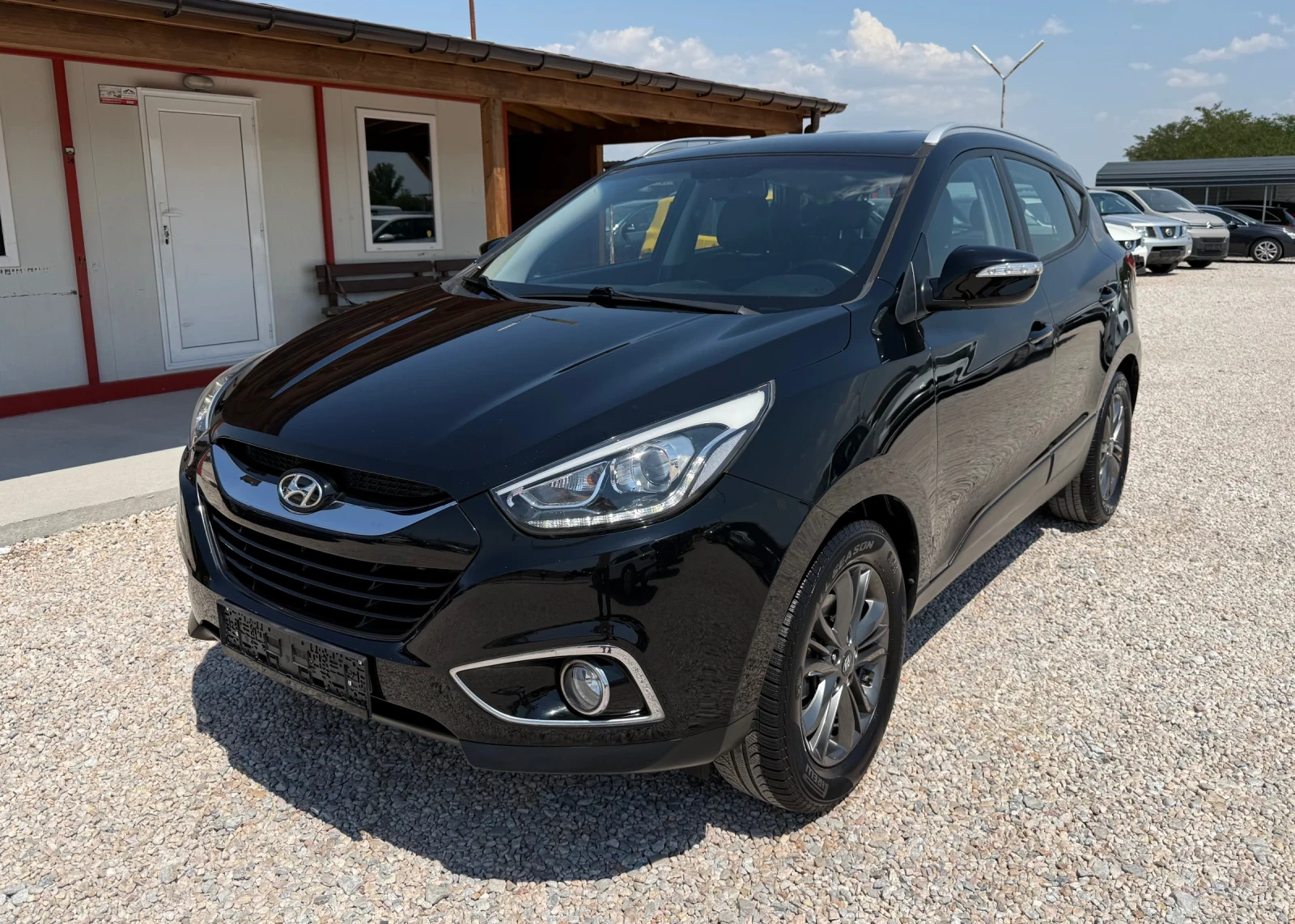 Hyundai IX35 FACELIFT* КОЖА* НАВИ* ПОДГРЕВ* СЕРВИЗНА ИСТОРИЯ