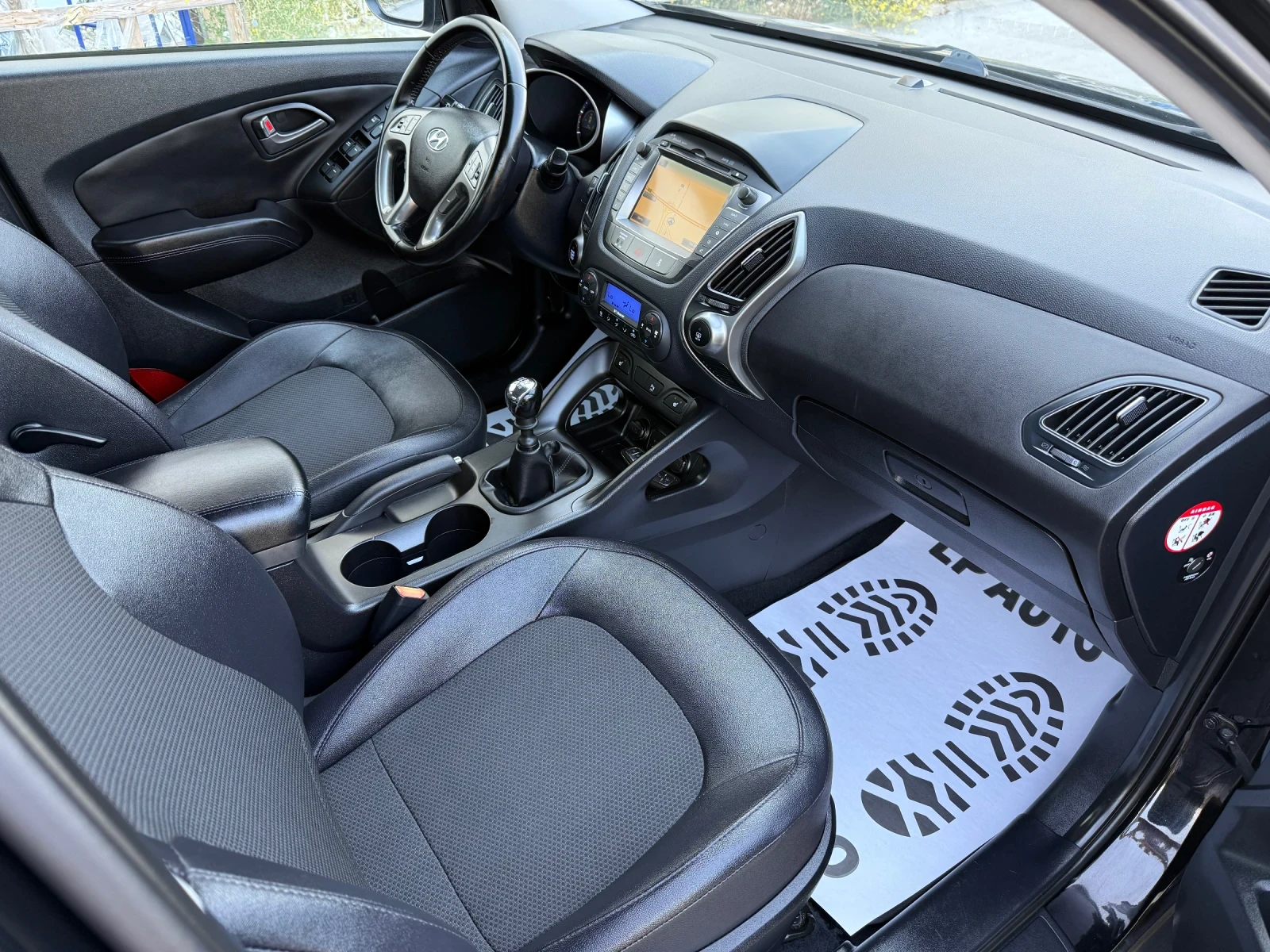 Hyundai IX35 FACELIFT* КОЖА* НАВИ* ПОДГРЕВ* СЕРВИЗНА ИСТОРИЯ, снимка 9 - Автомобили и джипове - 55552069