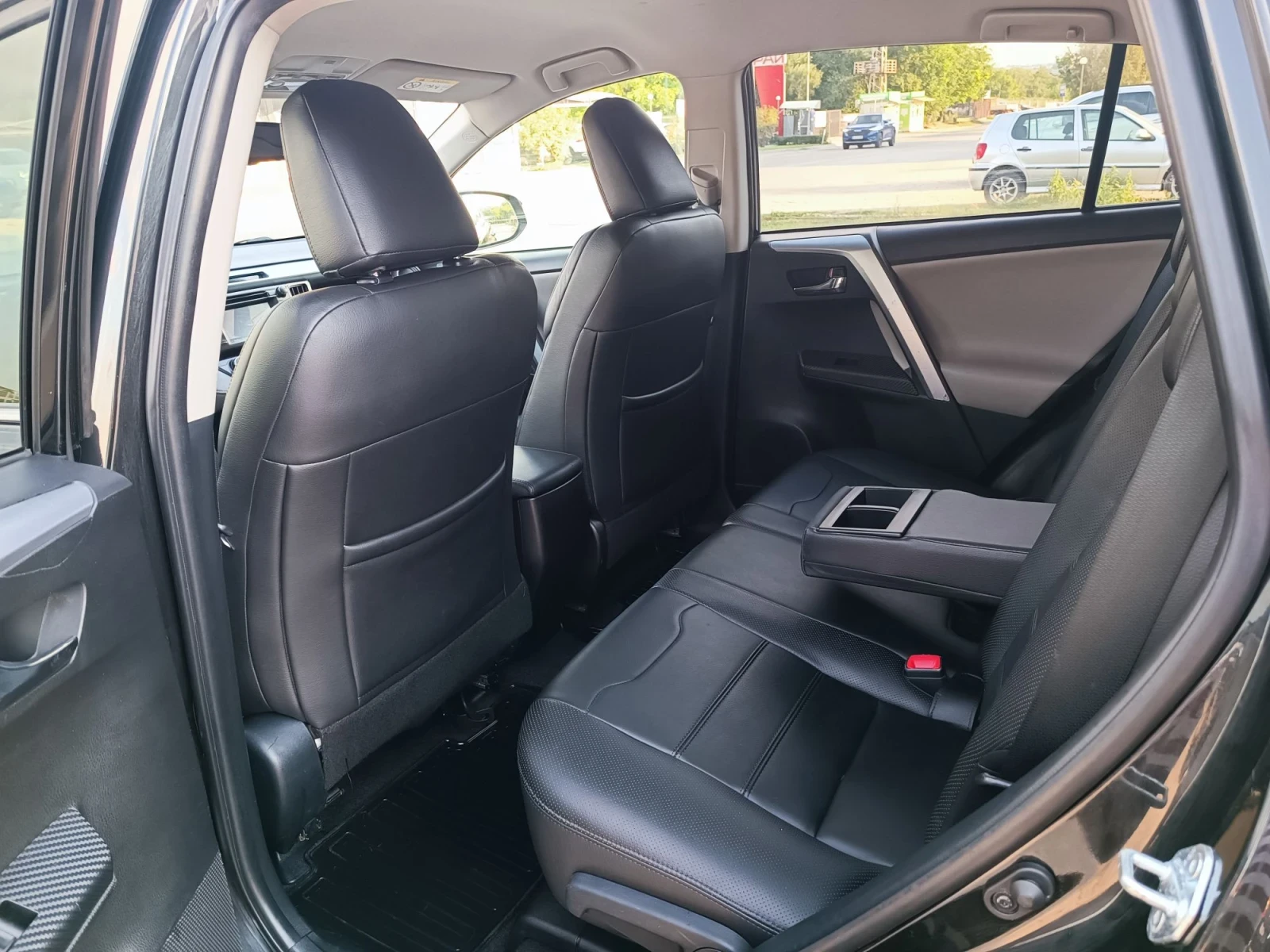 Toyota Rav4 2.0i-151кс-ШВЕЙЦАРИЯ-РЪЧКА-6ск-4х4-KEYLESS, снимка 10 - Автомобили и джипове - 55579436