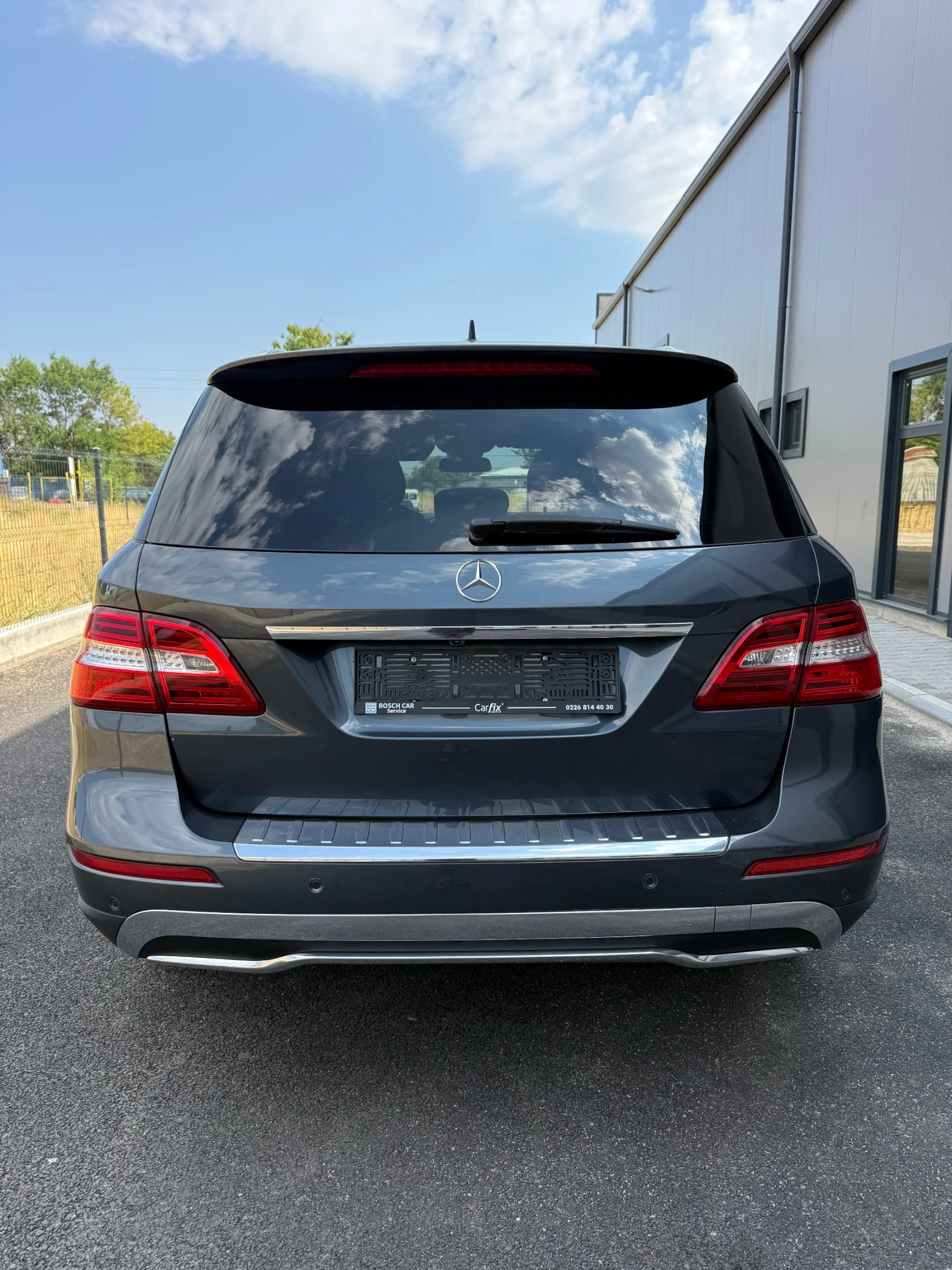 Mercedes-Benz ML 350 Панорама\ Обдухване \ Дистроник и др., снимка 2 - Автомобили и джипове - 55711138