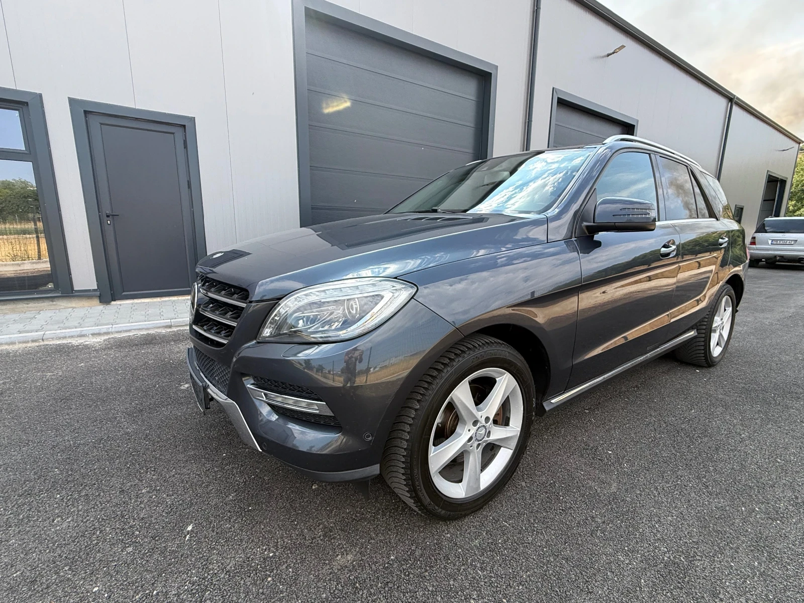 Mercedes-Benz ML 350 Панорама\ Обдухване \ Дистроник и др.
