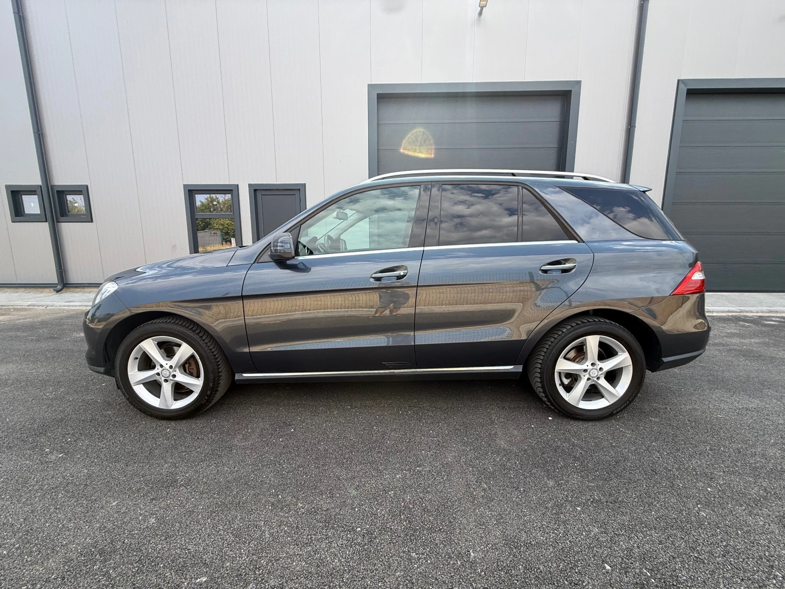 Mercedes-Benz ML 350 Панорама\ Обдухване \ Дистроник и др., снимка 4 - Автомобили и джипове - 55711138