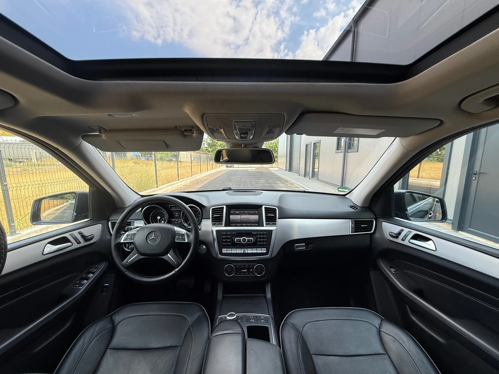 Mercedes-Benz ML 350 Панорама\ Обдухване \ Дистроник и др., снимка 15 - Автомобили и джипове - 55711138