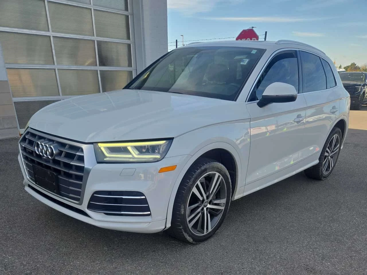 Audi Q5 / TECHNIK / 360 / ОТ ПРЕДСТАВИТЕЛСТВО / АВТОКРЕДИТ