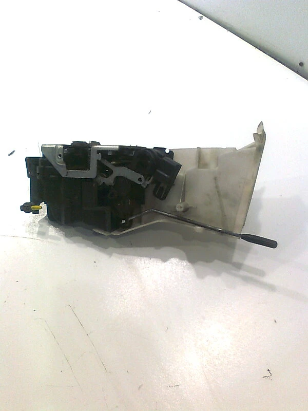 брава врата (предна лява) за Мерцедес е270 цди w210 