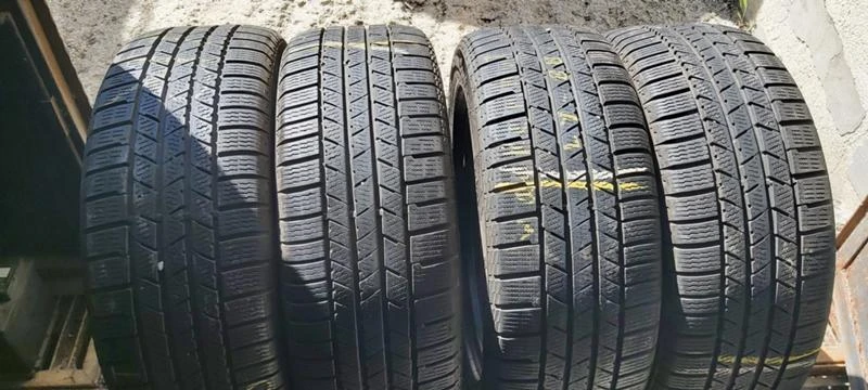 Гуми Зимни 235/50R18, снимка 1 - Гуми и джанти - 33641813