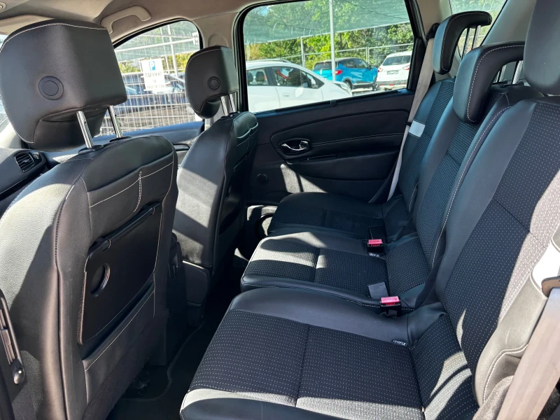 Renault Scenic  Нов внос от Италия Навигация Автопилот , снимка 6 - Автомобили и джипове - 51798260
