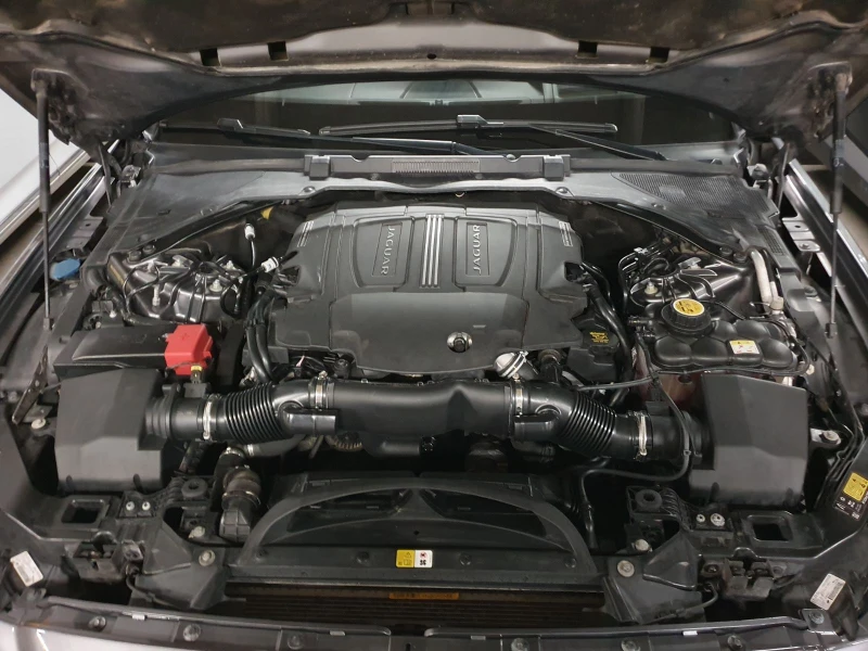 Jaguar Xf S Supercharged 4x4 380к.с. 8ZF, снимка 17 - Автомобили и джипове - 52657379