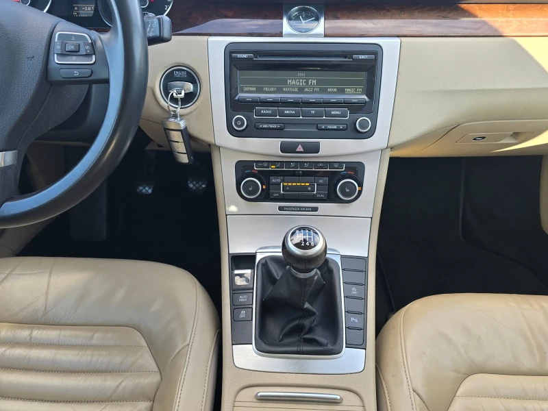 VW Passat 2.0TDI 140кс LED КОЖА ПАРКТРОНИК ЕВРО 5, снимка 14 - Автомобили и джипове - 53072734