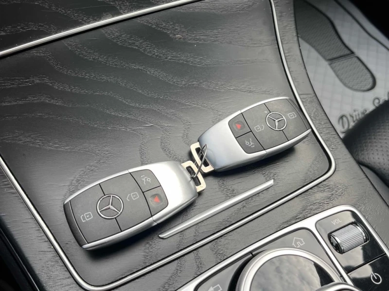 Mercedes-Benz C 300 4MATIC * 360 КАМЕРА* ПАНОРАМА* ДВА КЛЮЧА* , снимка 11 - Автомобили и джипове - 53471007