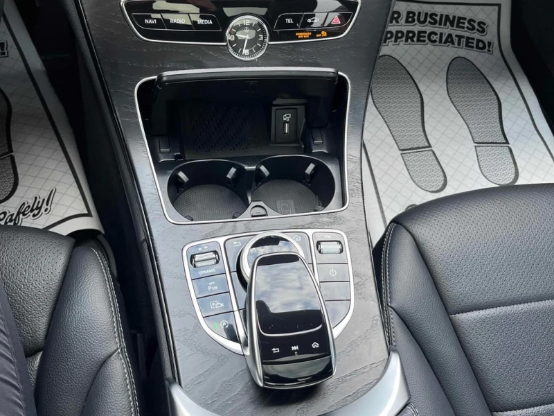 Mercedes-Benz C 300 4MATIC * 360 КАМЕРА* ПАНОРАМА* ДВА КЛЮЧА* , снимка 9 - Автомобили и джипове - 53471007
