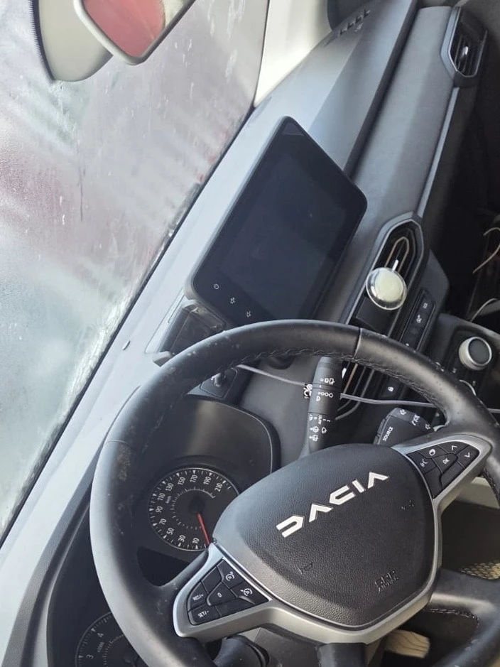 Dacia Sandero 1.0 , снимка 6 - Автомобили и джипове - 53157627