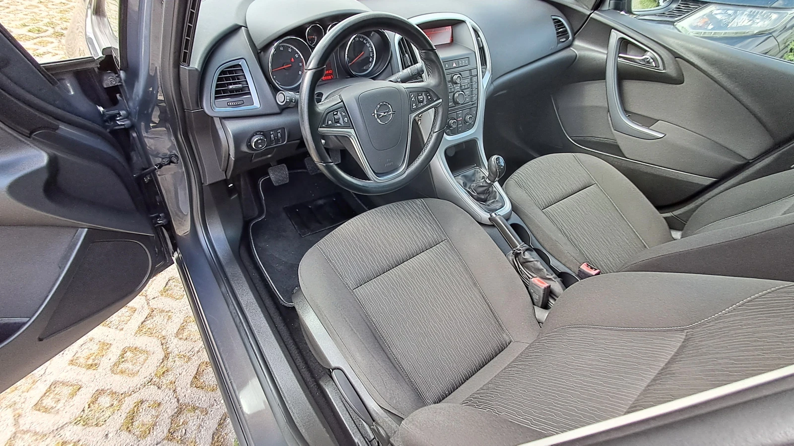 Opel Astra 1.4i ФЕЙС РЕАЛ КМ ИЗКЛЮЧИТЕЛНА СЕРВИЗ КНИЖК УНИКАТ, снимка 7 - Автомобили и джипове - 24106716