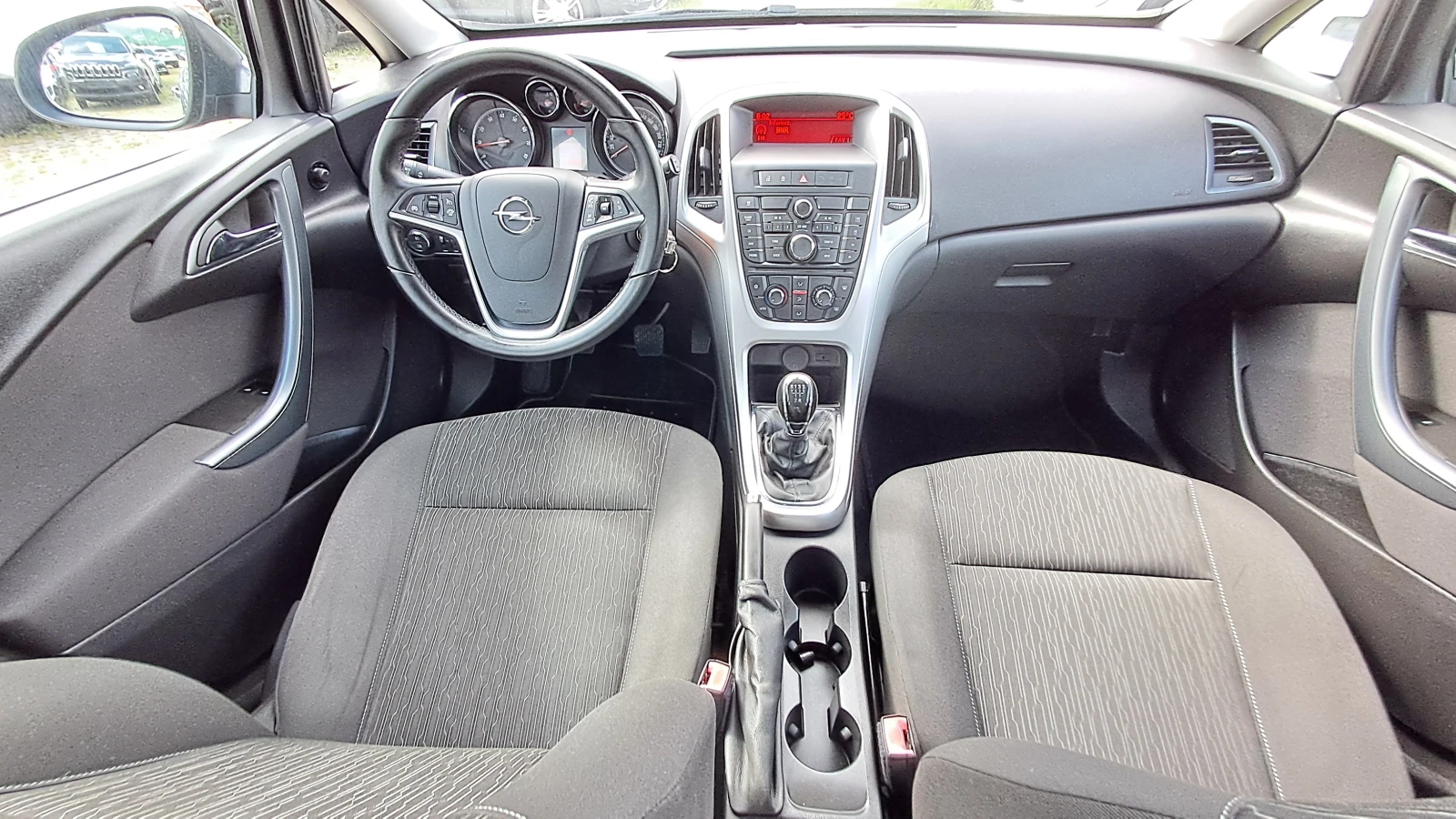 Opel Astra 1.4i ФЕЙС РЕАЛ КМ ИЗКЛЮЧИТЕЛНА СЕРВИЗ КНИЖК УНИКАТ, снимка 9 - Автомобили и джипове - 24106716
