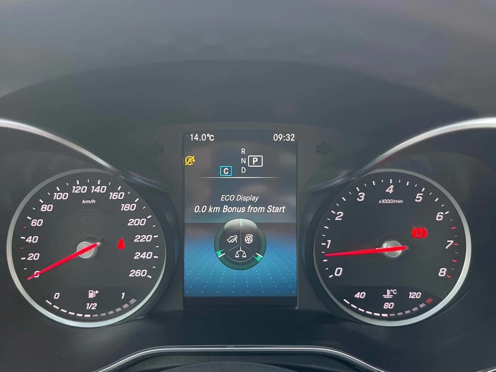 Mercedes-Benz C 300 4MATIC * 360 КАМЕРА* ПАНОРАМА* ДВА КЛЮЧА*  - изображение 8