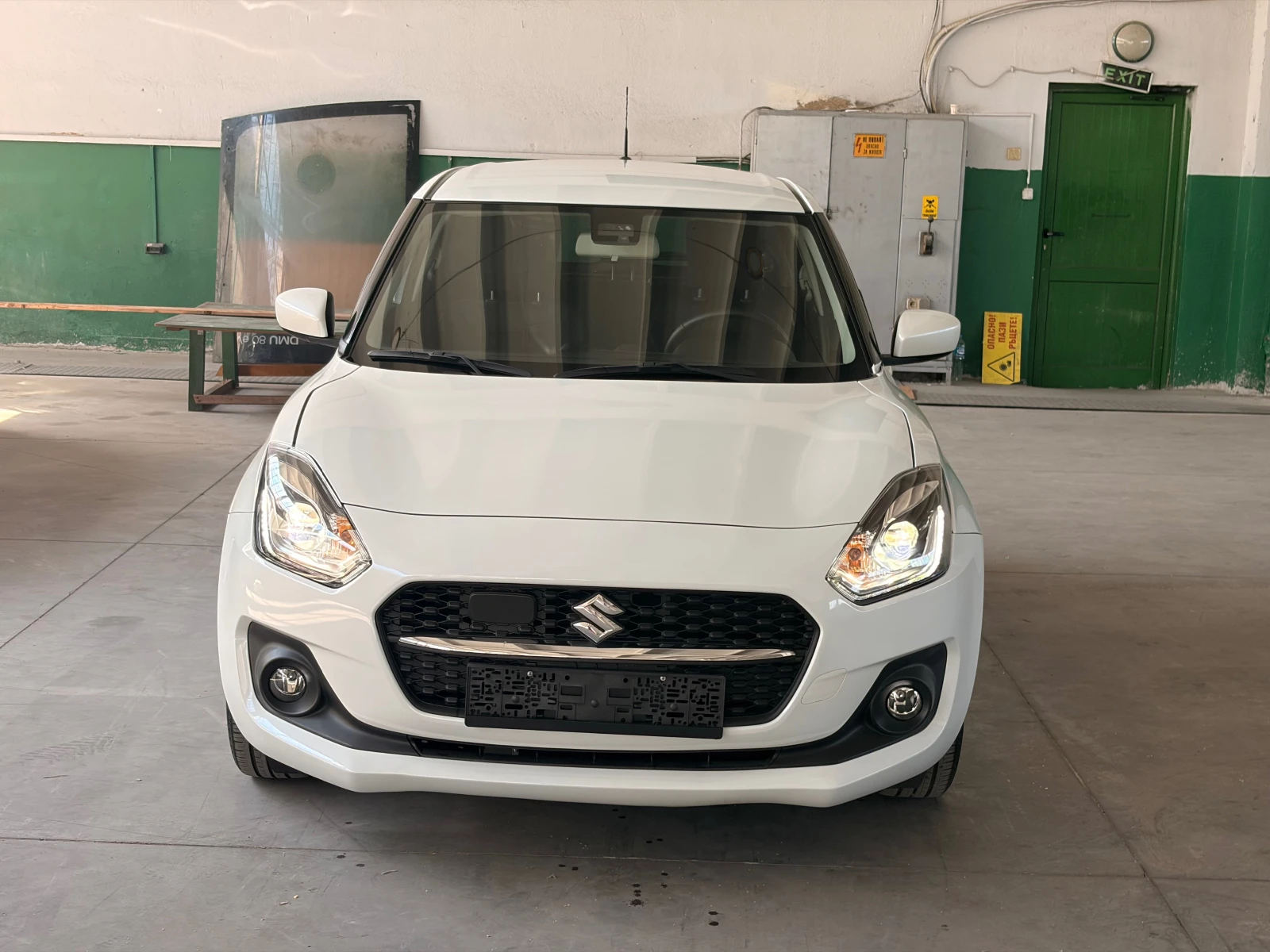 Suzuki Swift 1.2 Hibrid, снимка 8 - Автомобили и джипове - 54858173