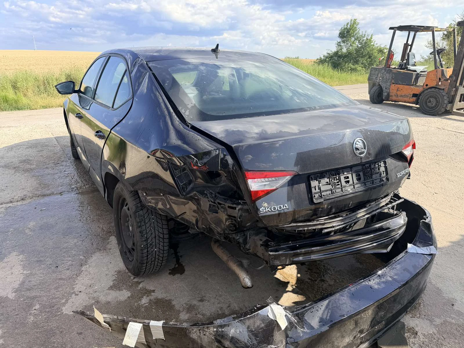 Skoda Superb 2.0 TDI, снимка 9 - Автомобили и джипове - 55195736