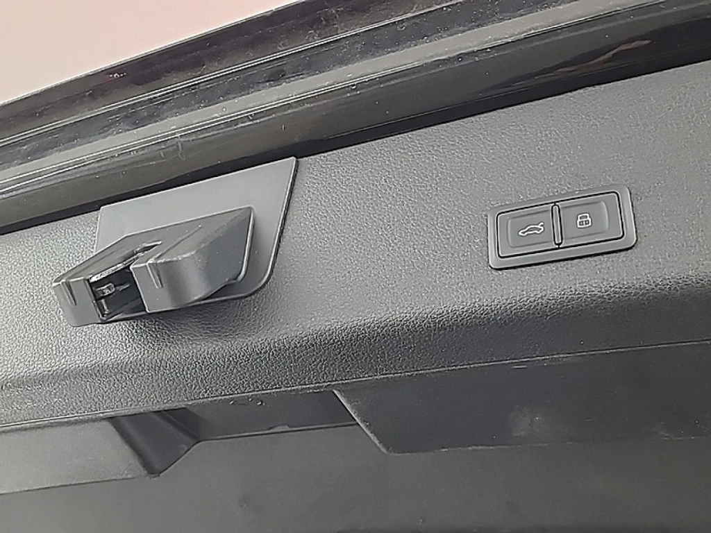 Audi E-Tron 55 S-LINE, снимка 12 - Автомобили и джипове - 55324657