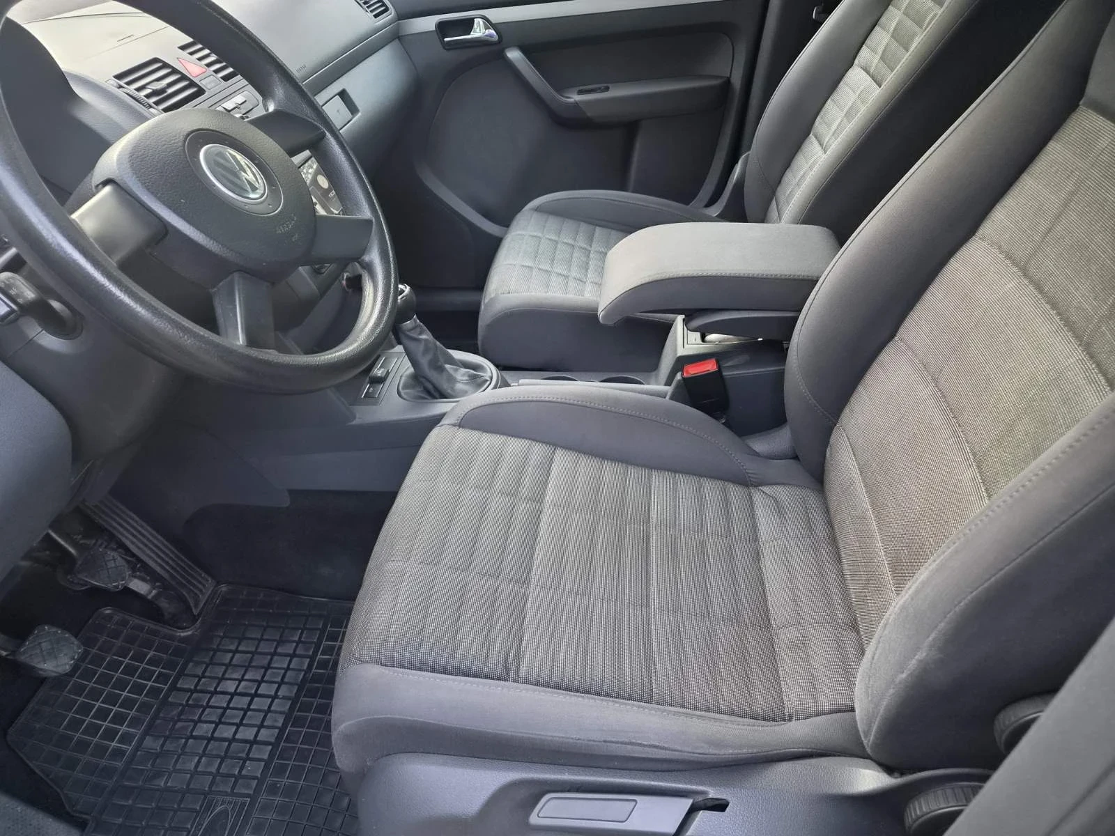 VW Touran 6 скорости, Navi, Lpg, снимка 9 - Автомобили и джипове - 55607826