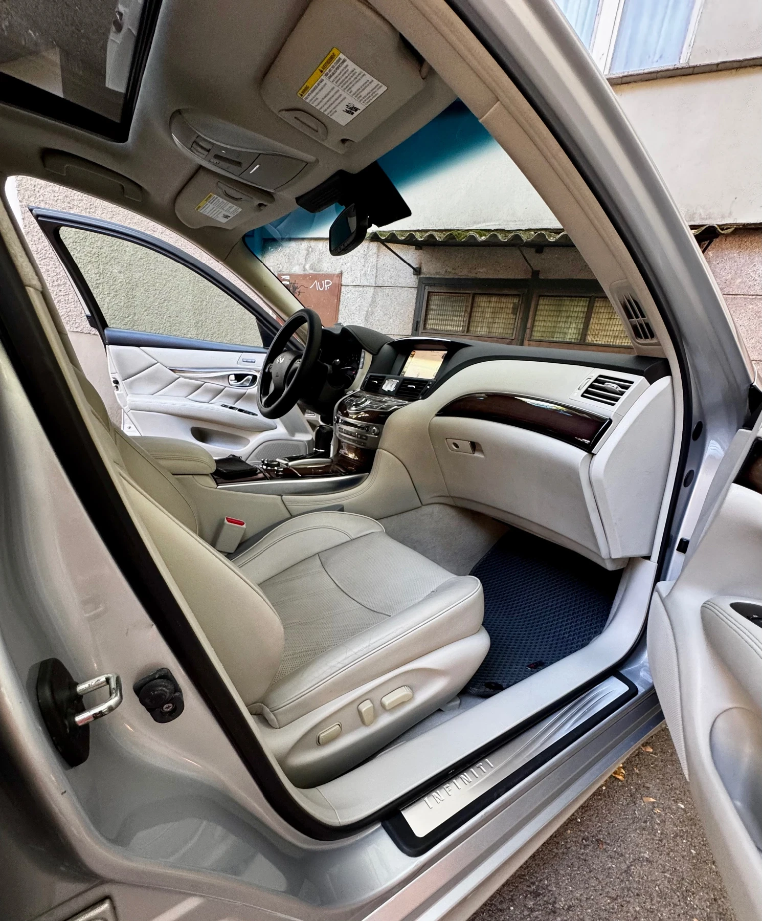 Infiniti Q70 Awd, снимка 15 - Автомобили и джипове - 55739093