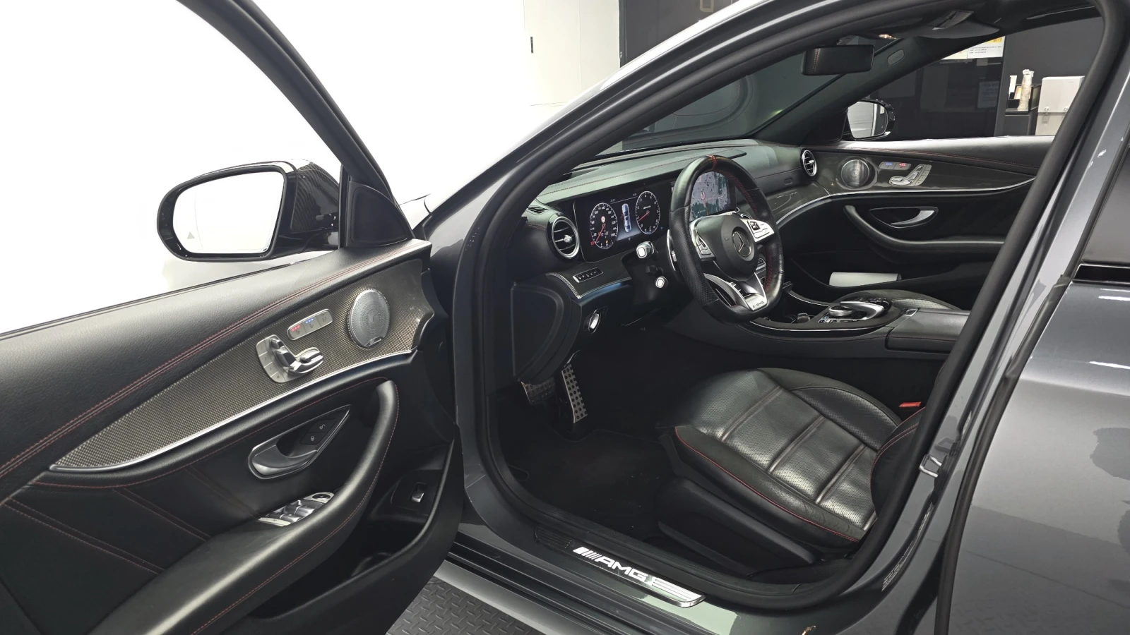 Mercedes-Benz E 43 AMG BLIND SPOT* МАСАЖ* HUD* 360* ЛЮК* КРАЙНА ЦЕНА, снимка 10 - Автомобили и джипове - 55982601