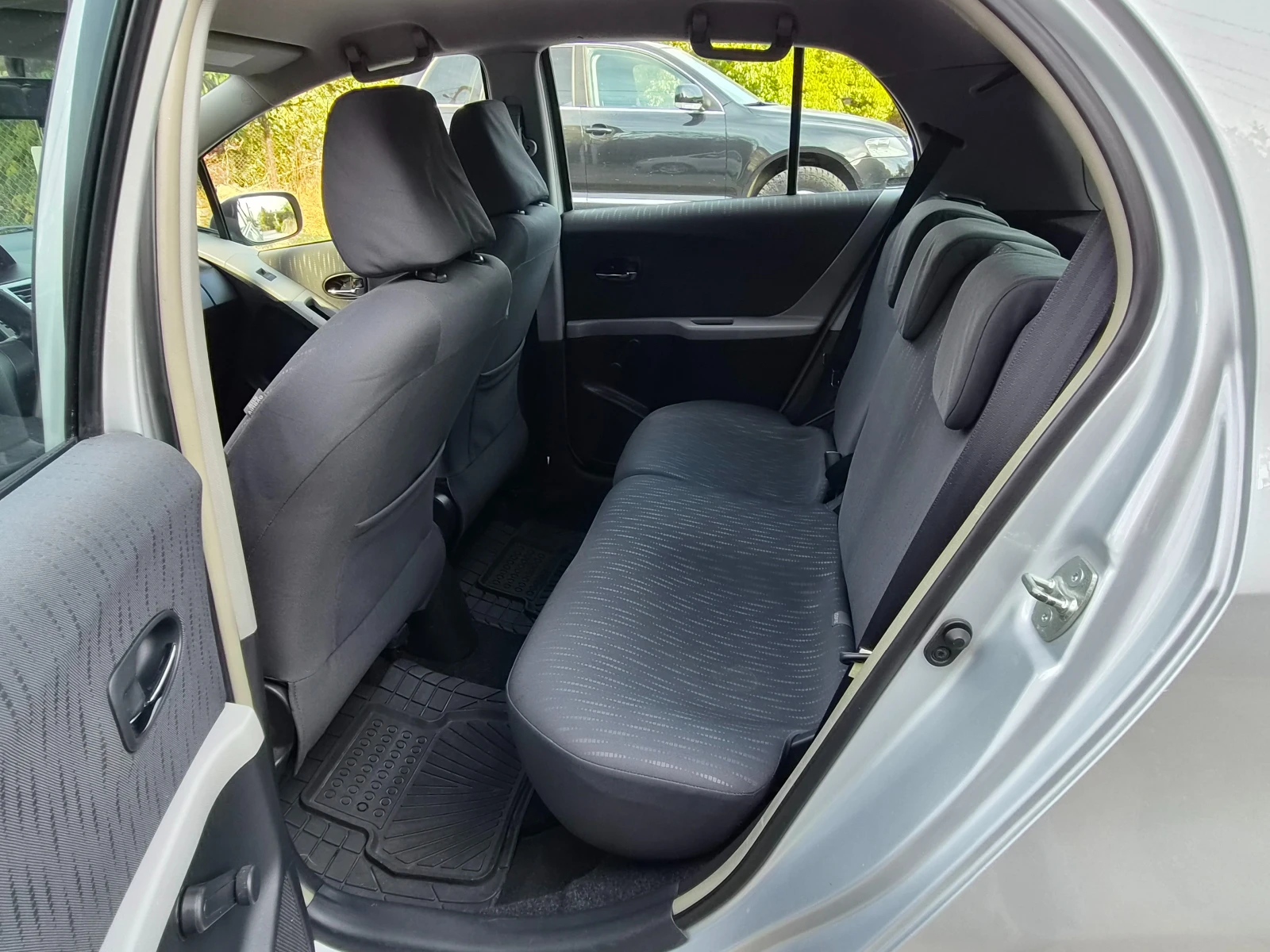 Toyota Yaris 1.4D4D, снимка 10 - Автомобили и джипове - 56395923