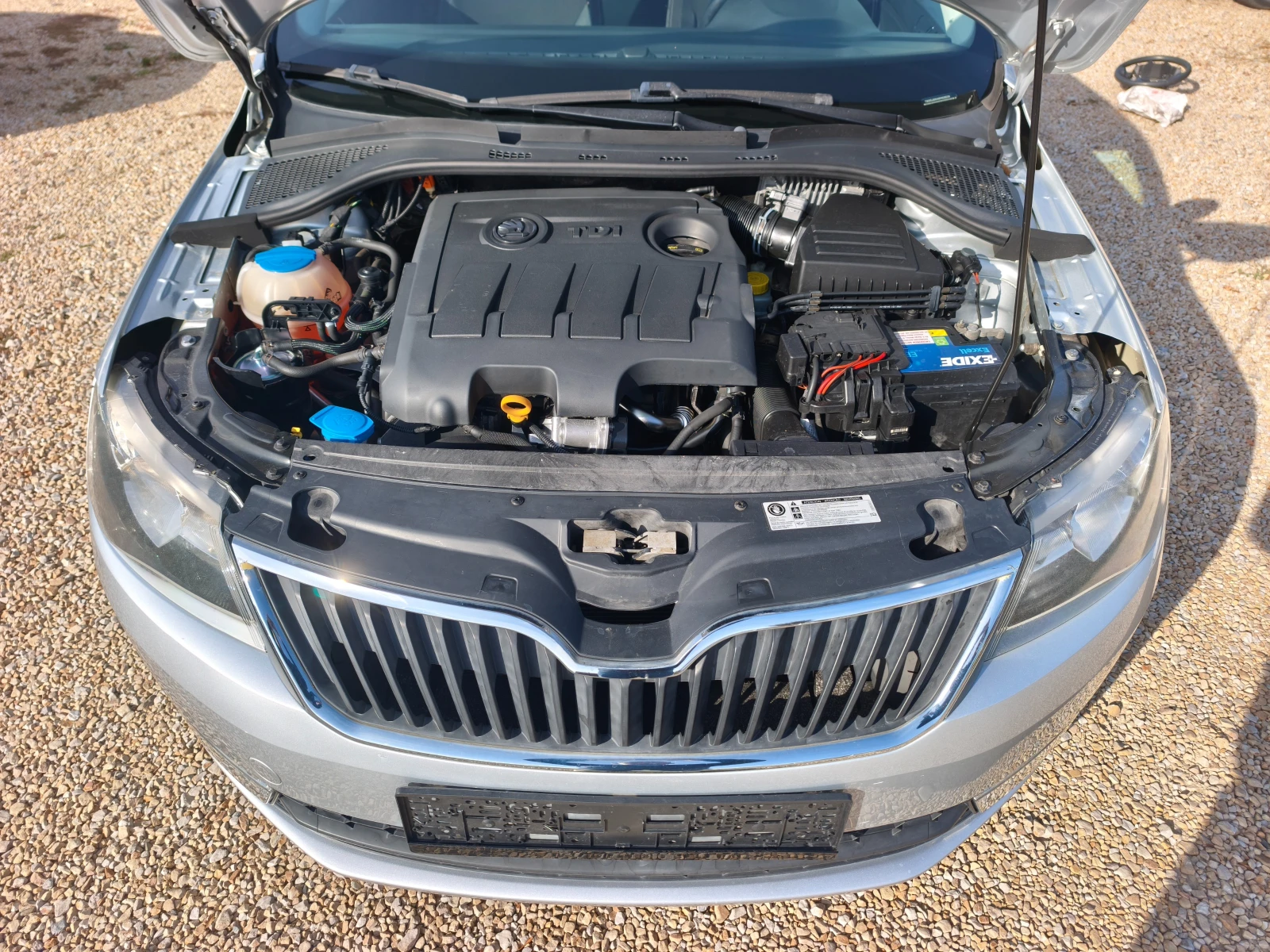 Skoda Rapid КАТО НОВА, снимка 17 - Автомобили и джипове - 56575376