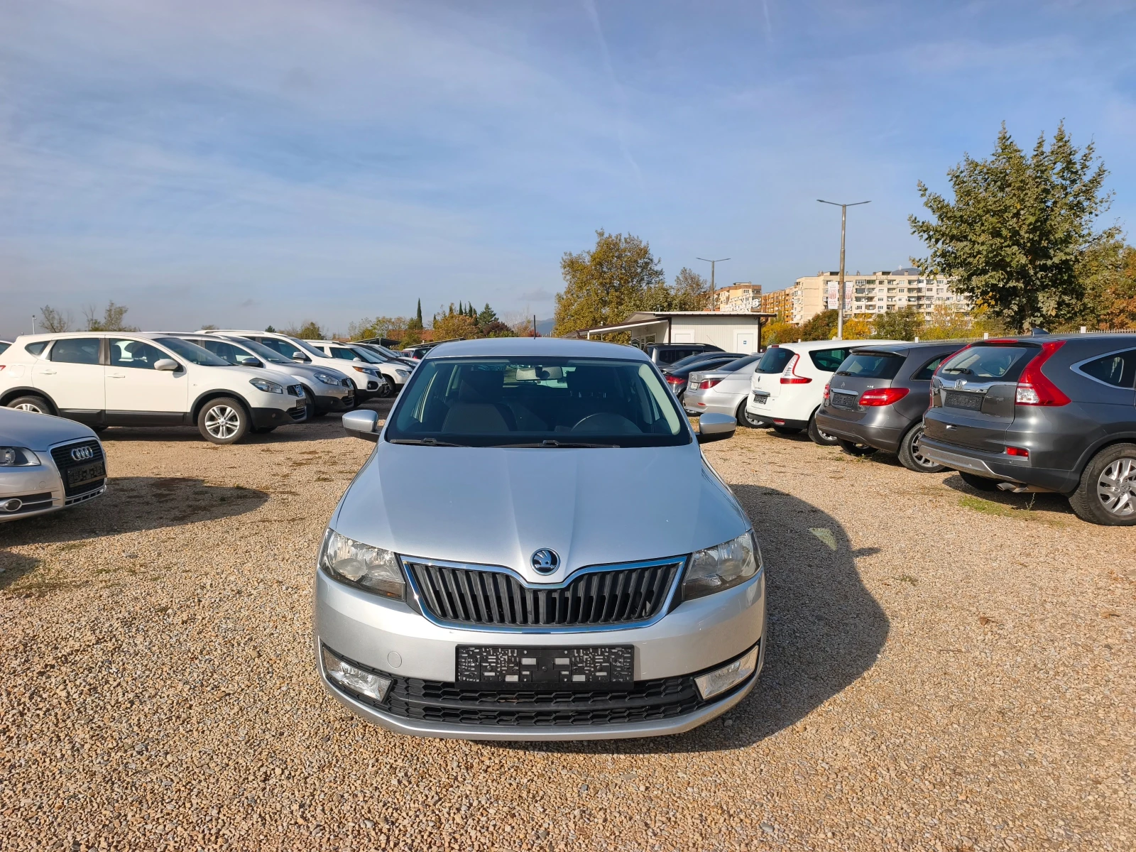 Skoda Rapid КАТО НОВА, снимка 2 - Автомобили и джипове - 56575376