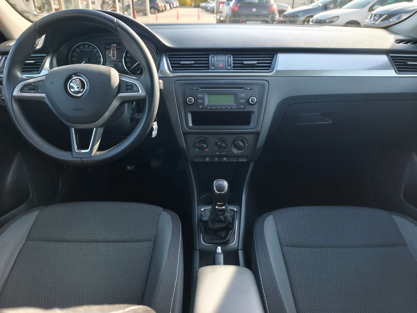 Skoda Rapid КАТО НОВА, снимка 12 - Автомобили и джипове - 56575376