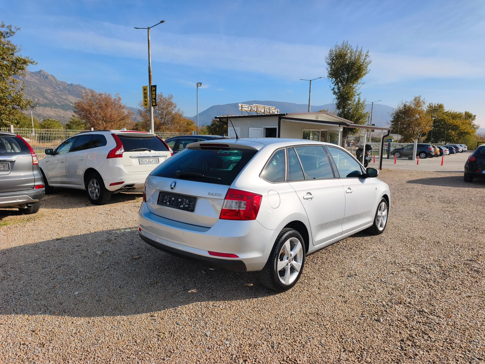 Skoda Rapid КАТО НОВА, снимка 6 - Автомобили и джипове - 56575376