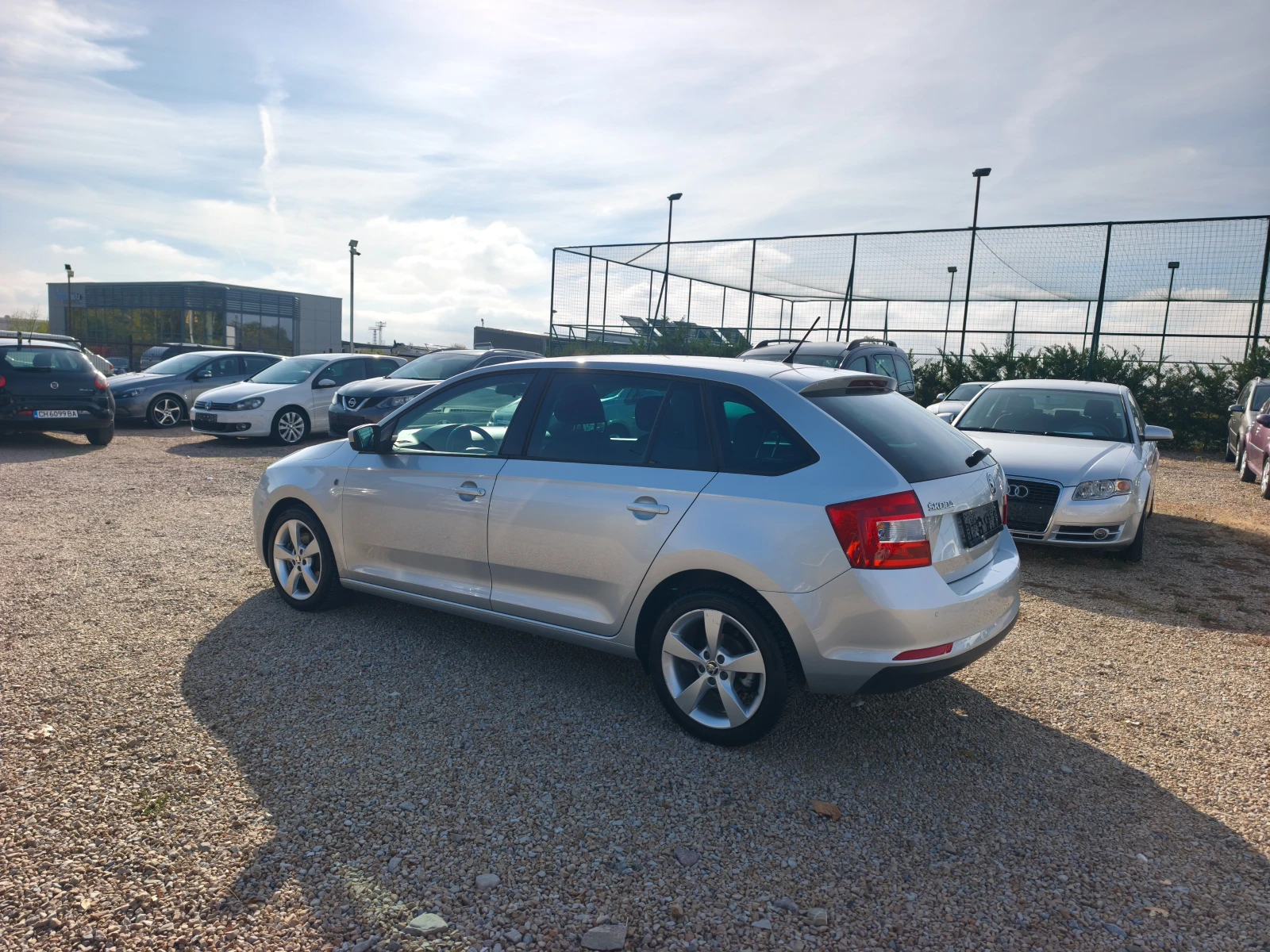 Skoda Rapid КАТО НОВА, снимка 9 - Автомобили и джипове - 56575376