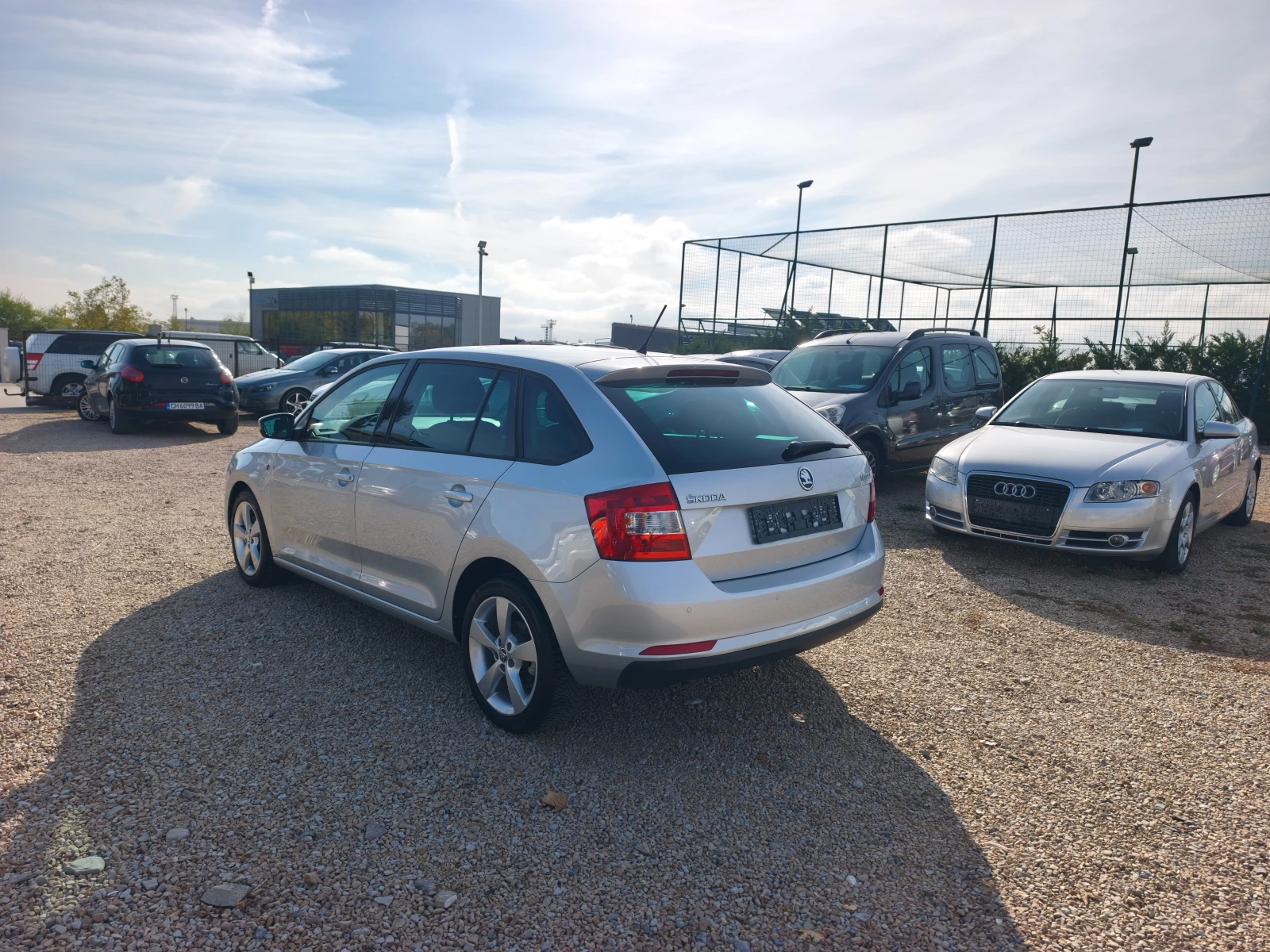Skoda Rapid КАТО НОВА, снимка 8 - Автомобили и джипове - 56575376