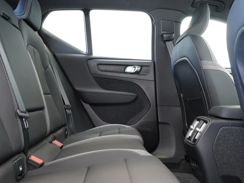 Volvo XC40 Core/408hp/RECHARGE/PURE/ELECTRIC/NAVI/270vpr, снимка 13 - Автомобили и джипове - 49922309
