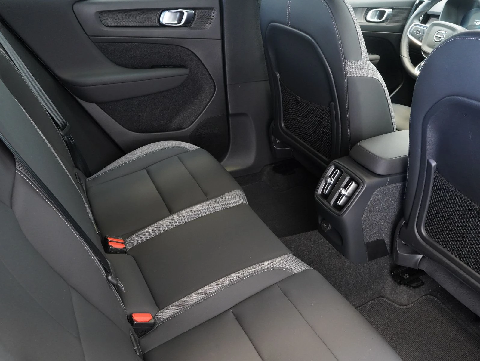 Volvo XC40 Core/408hp/RECHARGE/PURE/ELECTRIC/NAVI/270vpr | Mobile.bg   14