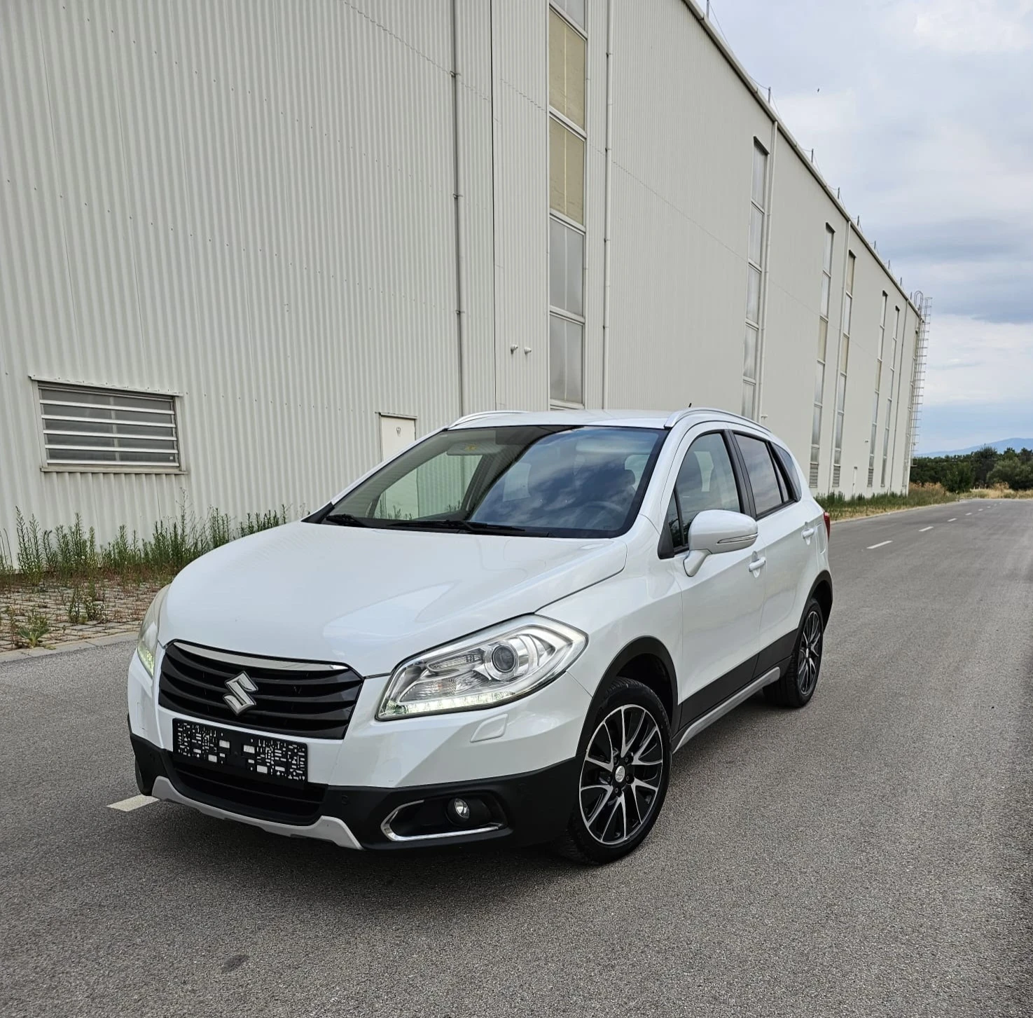 Suzuki SX4 S-Cross S X 4  S-cross  4x4 - изображение 4