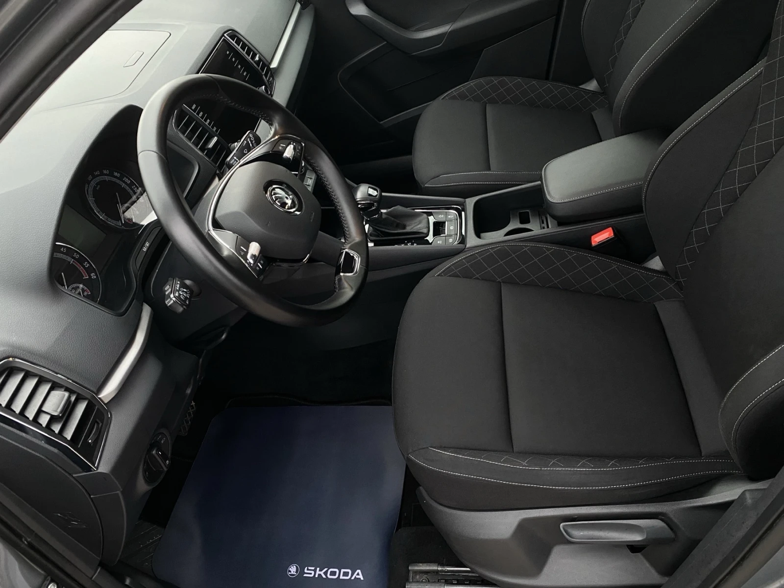 Skoda Karoq 2.0 TDI  4X4  Executive 150HP - изображение 8