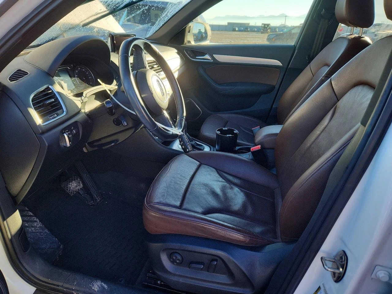 Audi Q3 2.0l Prestige, снимка 7 - Автомобили и джипове - 56570441